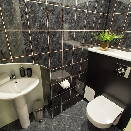 Luxury 4 Bedroom With Terrace And Sauna טאלין